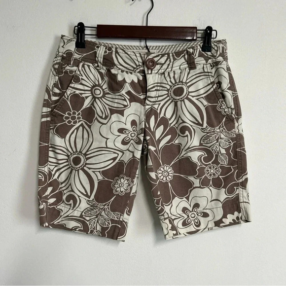Aeropostale Women's Size 3/4 Floral Bermuda Shorts Brown White Retro Groovy Boho - Picture 1 of 15